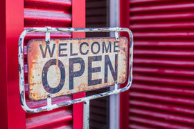 Rusty welcome sign